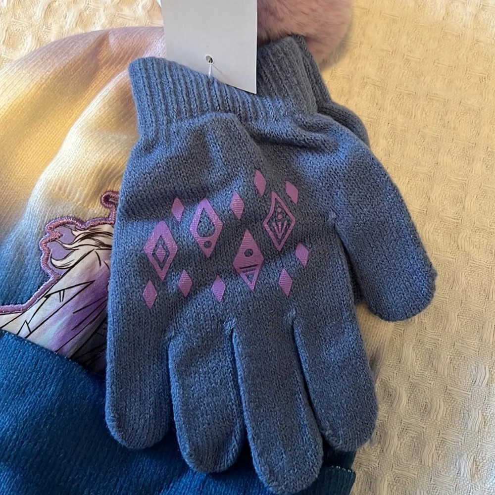 Disney Frozen Girls Cuff Pom Beanie and Gloves Set New With Tags